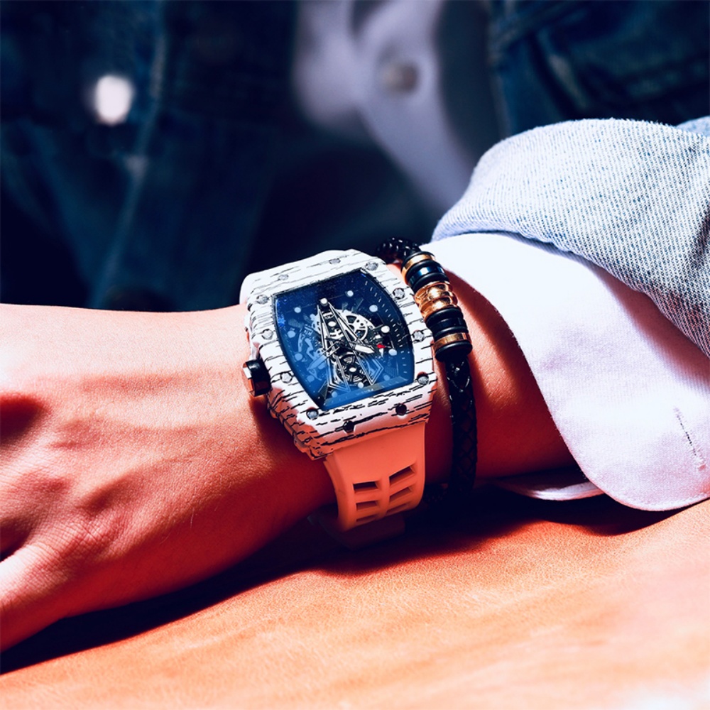 Luxury Watch Makes - นาฬิกาควอทซ์สำหรับผู้ชายที่ได้รับความนิยมสูง ดีไซน์ทรงกระบอกที่โดดเด่น แตกต่างจากฝูงชน ให้ความรู้สึกสวยงามและเท่ห์ มีสายซิลิโคนแบบสปอร์ตที่กันลื่น สวมใส่สบาย