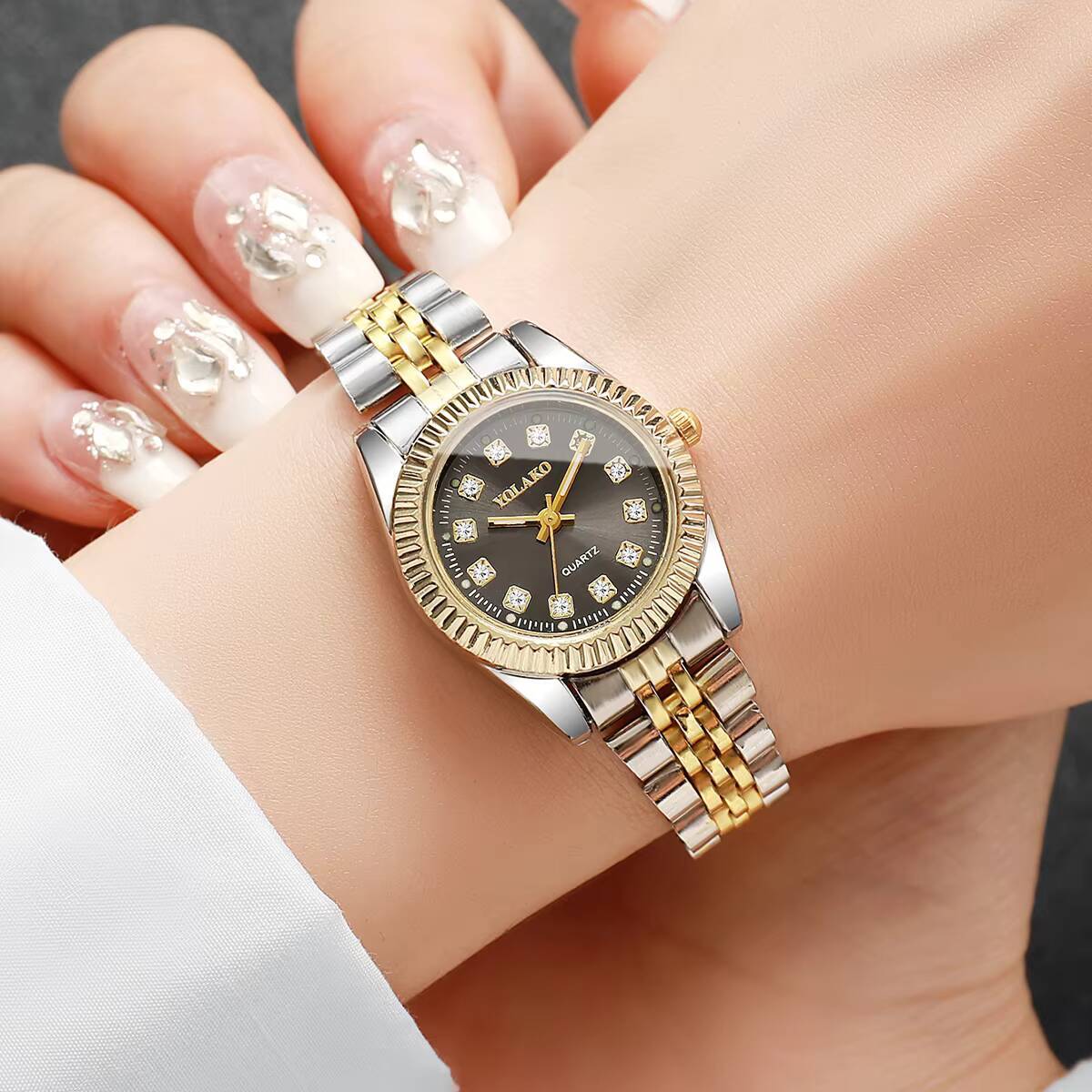 แฟชั่นไรน์สโตนผู้หญิงนาฬิกาควอ - Luxury Watch Travel Case บทวิจารณ์และราคา