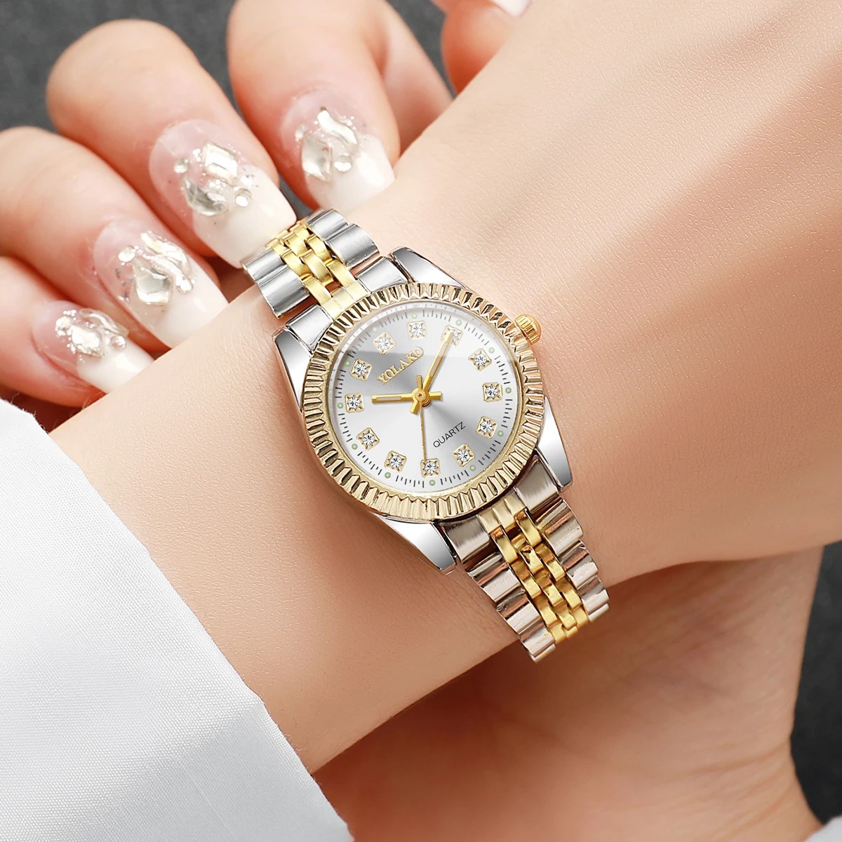 แฟชั่นไรน์สโตนผู้หญิงนาฬิกาควอ - Luxury Watch Travel Case บทวิจารณ์และราคา
