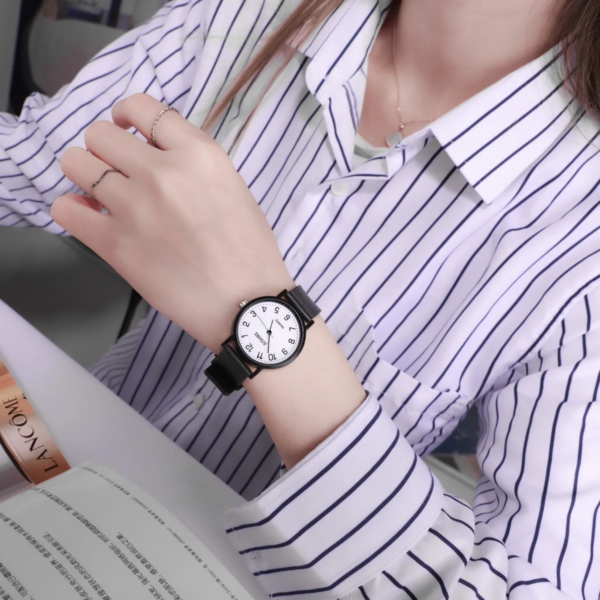 Simple สีดํานาฬิกานาฬิกาควอตซ์ - Luxury Watch With Leather Strap บทวิจารณ์และราคา
